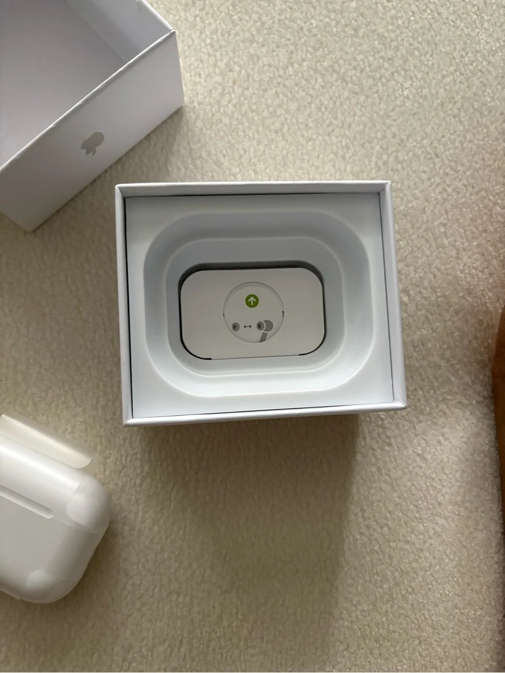 Apple White Wireless Earbuds with Charging Case Box
